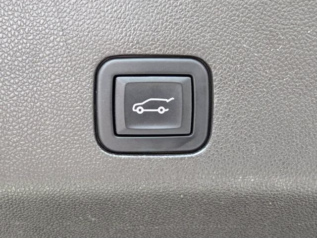 2023 White Frost GMC Yukon XL Denali RWD SUV