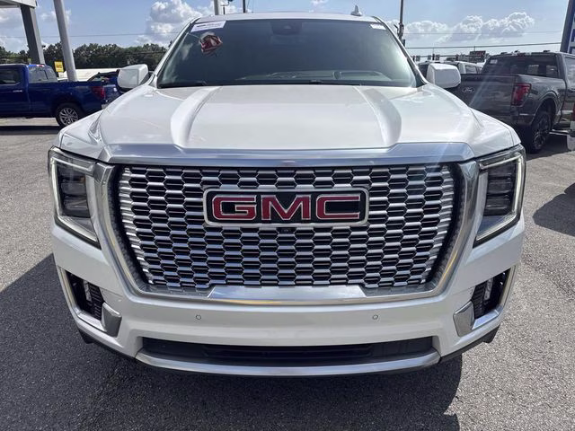 2023 White Frost GMC Yukon XL Denali RWD SUV