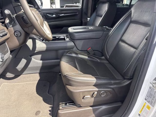 2023 White Frost GMC Yukon XL Denali RWD SUV