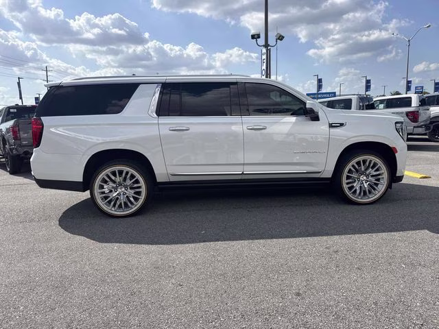2023 White Frost GMC Yukon XL Denali RWD SUV