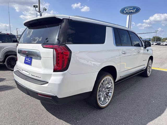 2023 White Frost GMC Yukon XL Denali RWD SUV