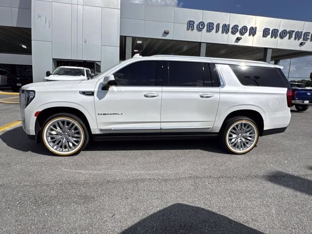 2023 White Frost GMC Yukon XL Denali RWD SUV