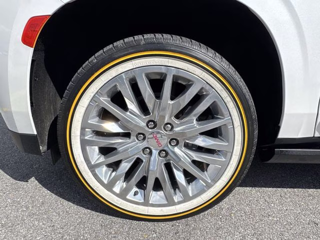 2023 White Frost GMC Yukon XL Denali RWD SUV