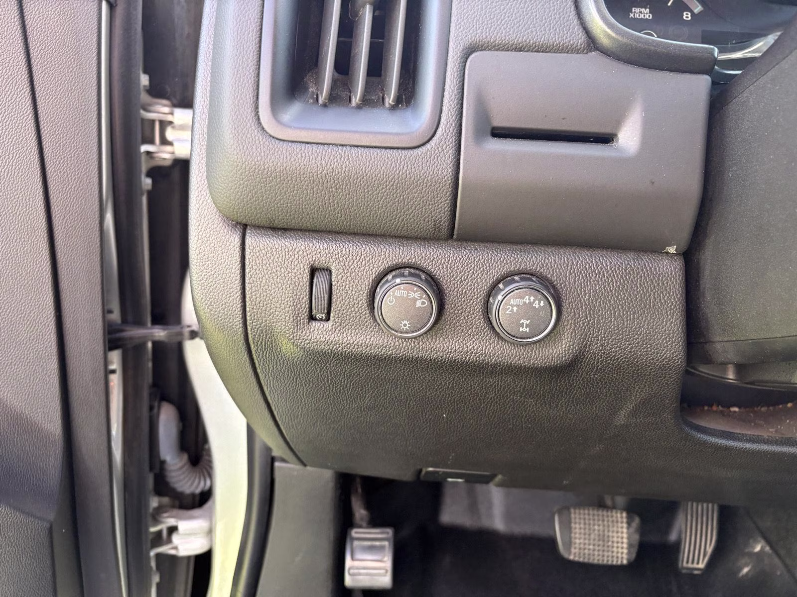 2019 Silver Ice Metallic Chevrolet Colorado 4WD LT 4X4 Truck