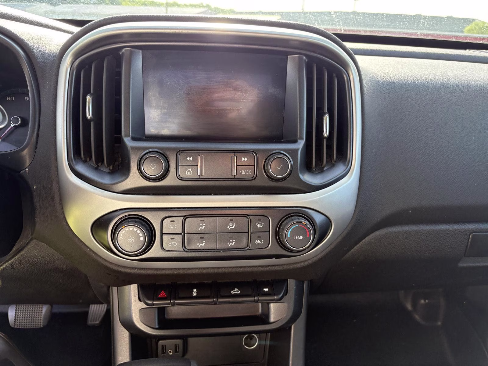2019 Silver Ice Metallic Chevrolet Colorado 4WD LT 4X4 Truck