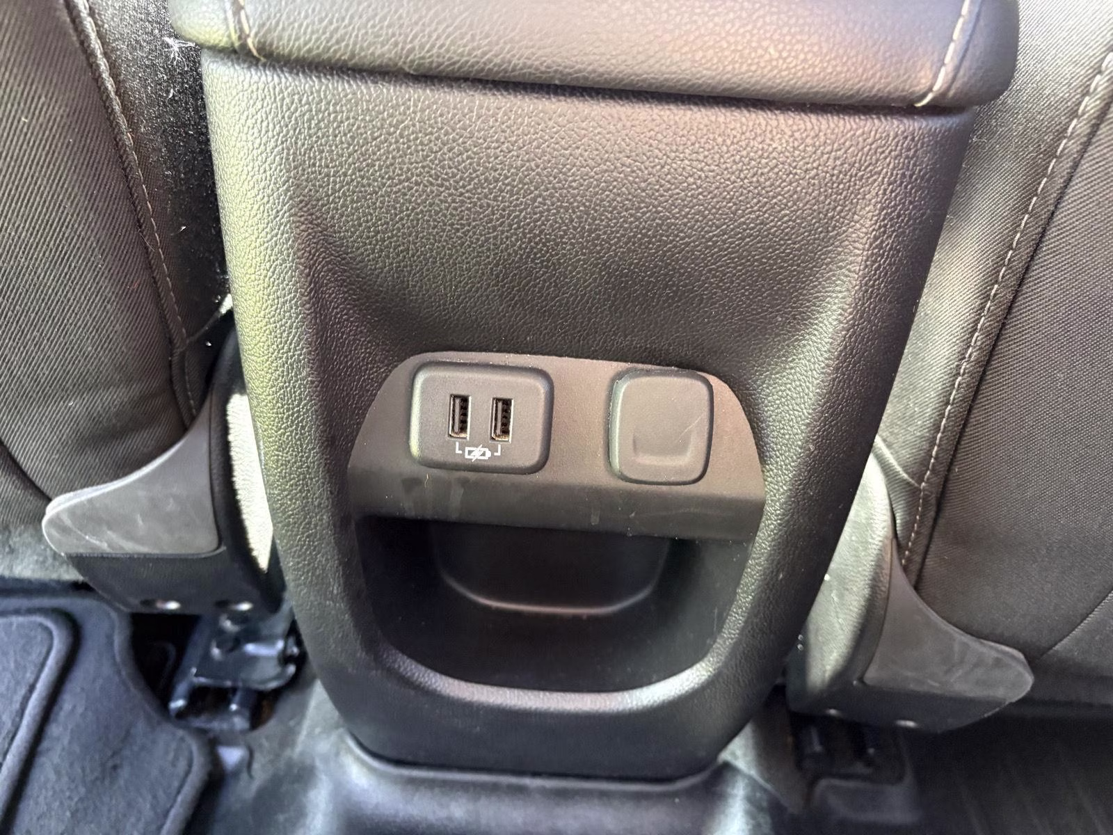 2019 Silver Ice Metallic Chevrolet Colorado 4WD LT 4X4 Truck