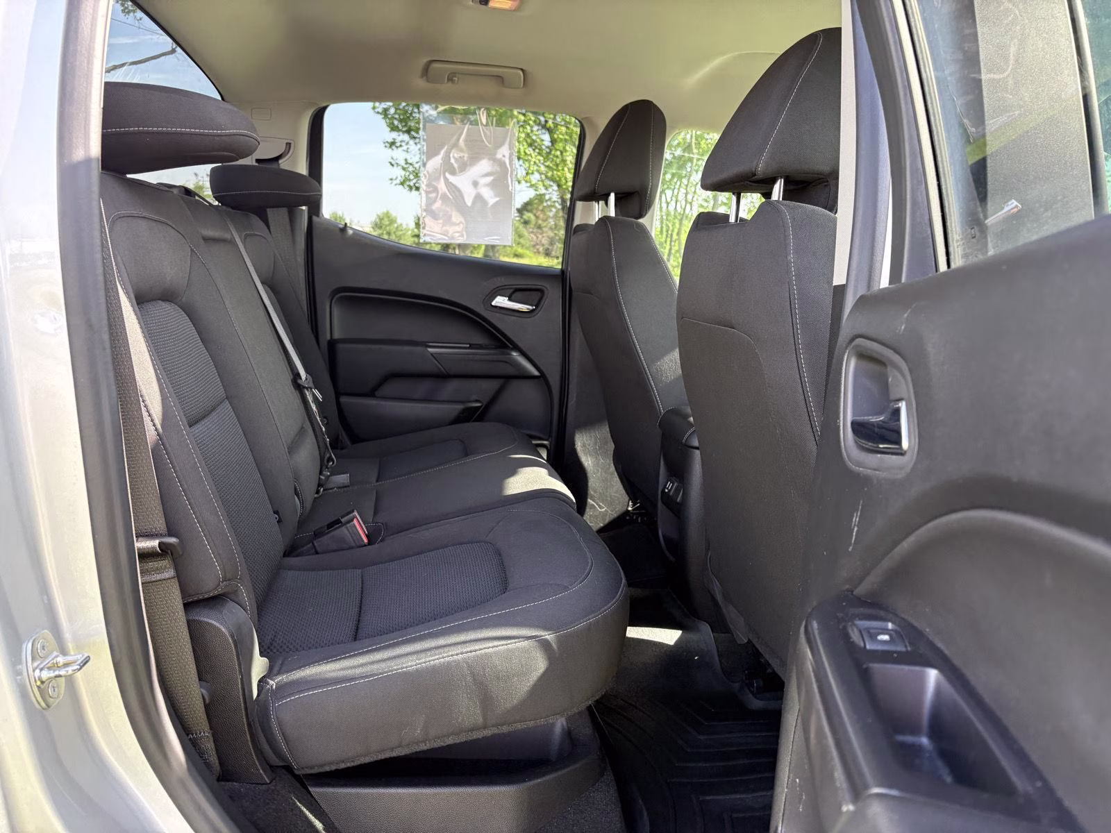 2019 Silver Ice Metallic Chevrolet Colorado 4WD LT 4X4 Truck