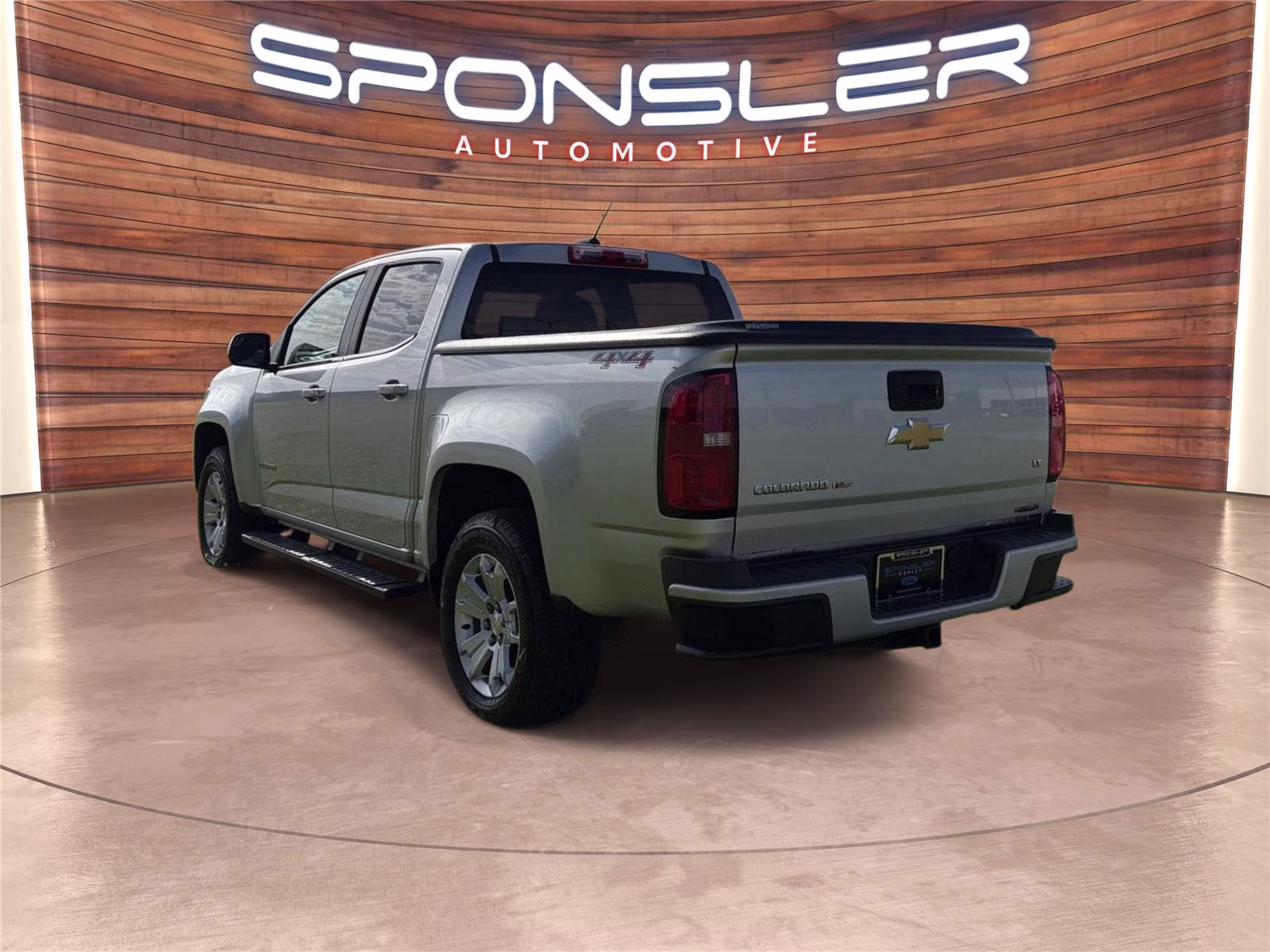 2019 Silver Ice Metallic Chevrolet Colorado 4WD LT 4X4 Truck