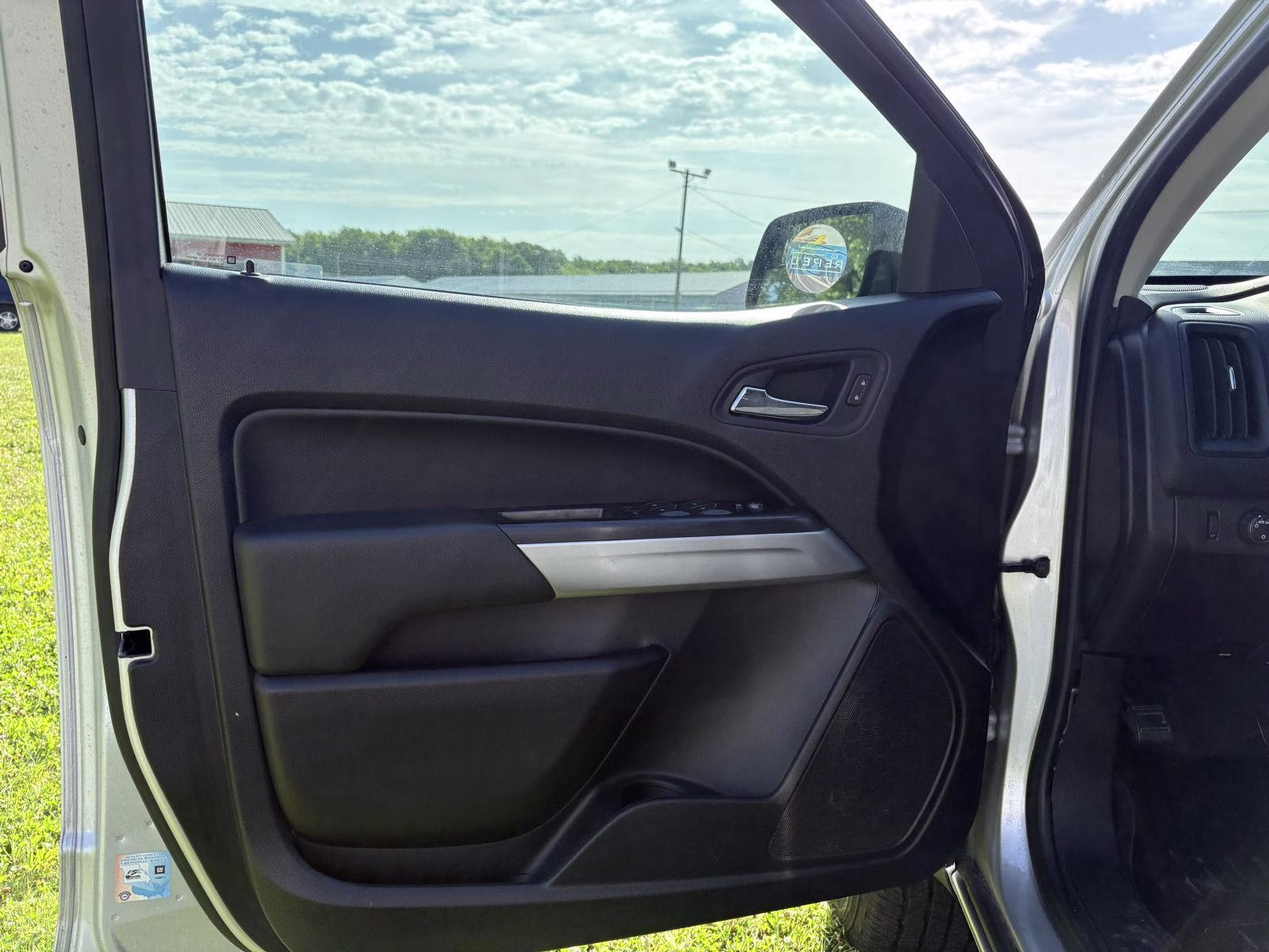 2019 Silver Ice Metallic Chevrolet Colorado 4WD LT 4X4 Truck