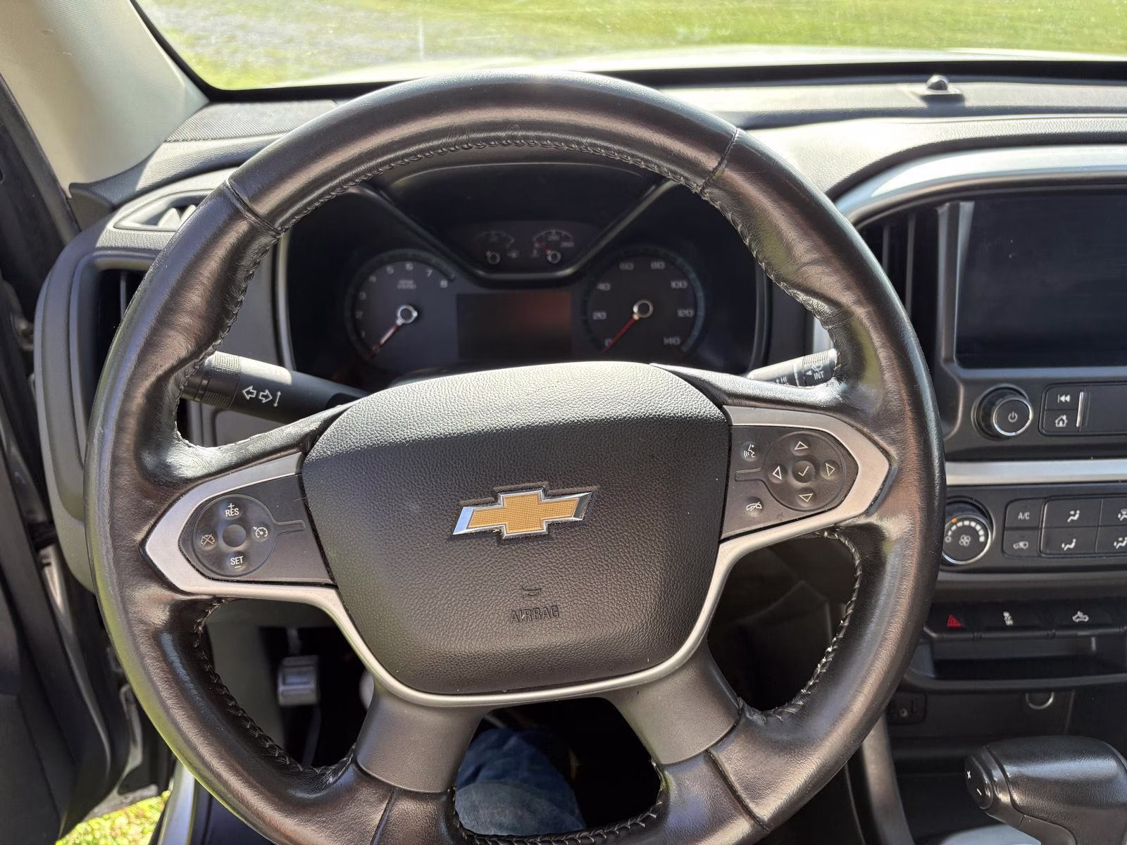 2019 Silver Ice Metallic Chevrolet Colorado 4WD LT 4X4 Truck