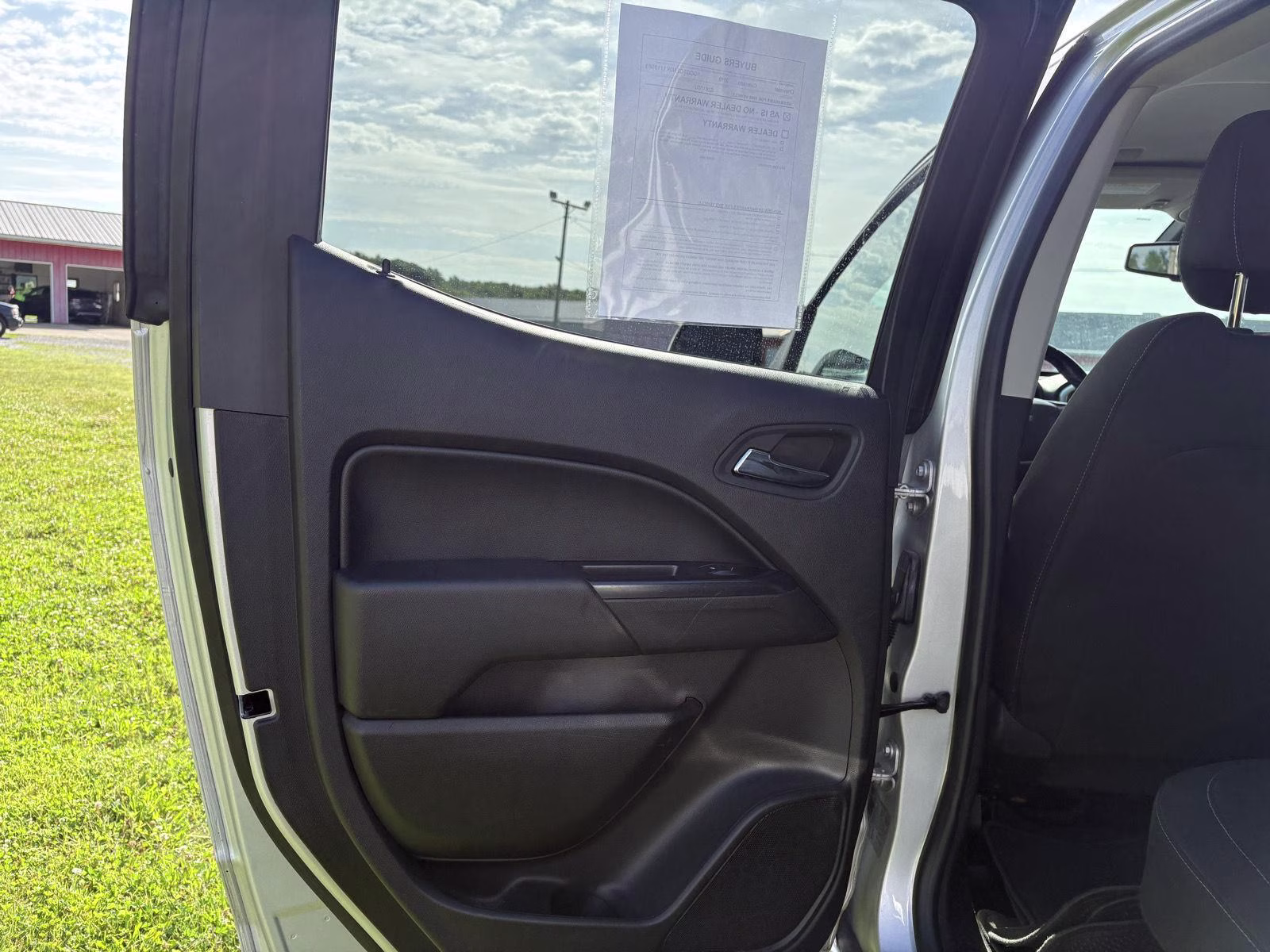 2019 Silver Ice Metallic Chevrolet Colorado 4WD LT 4X4 Truck