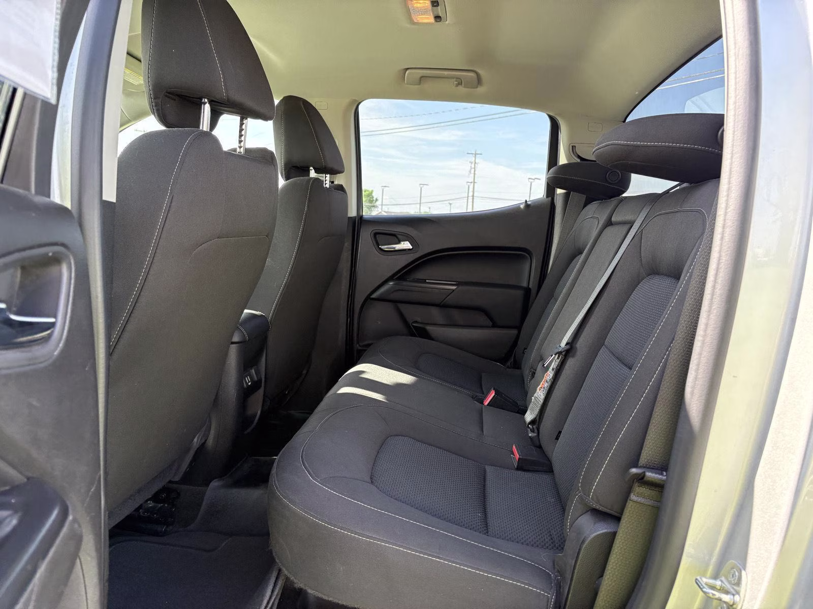 2019 Silver Ice Metallic Chevrolet Colorado 4WD LT 4X4 Truck