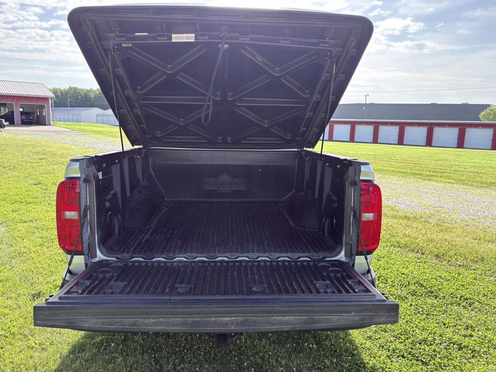 2019 Silver Ice Metallic Chevrolet Colorado 4WD LT 4X4 Truck