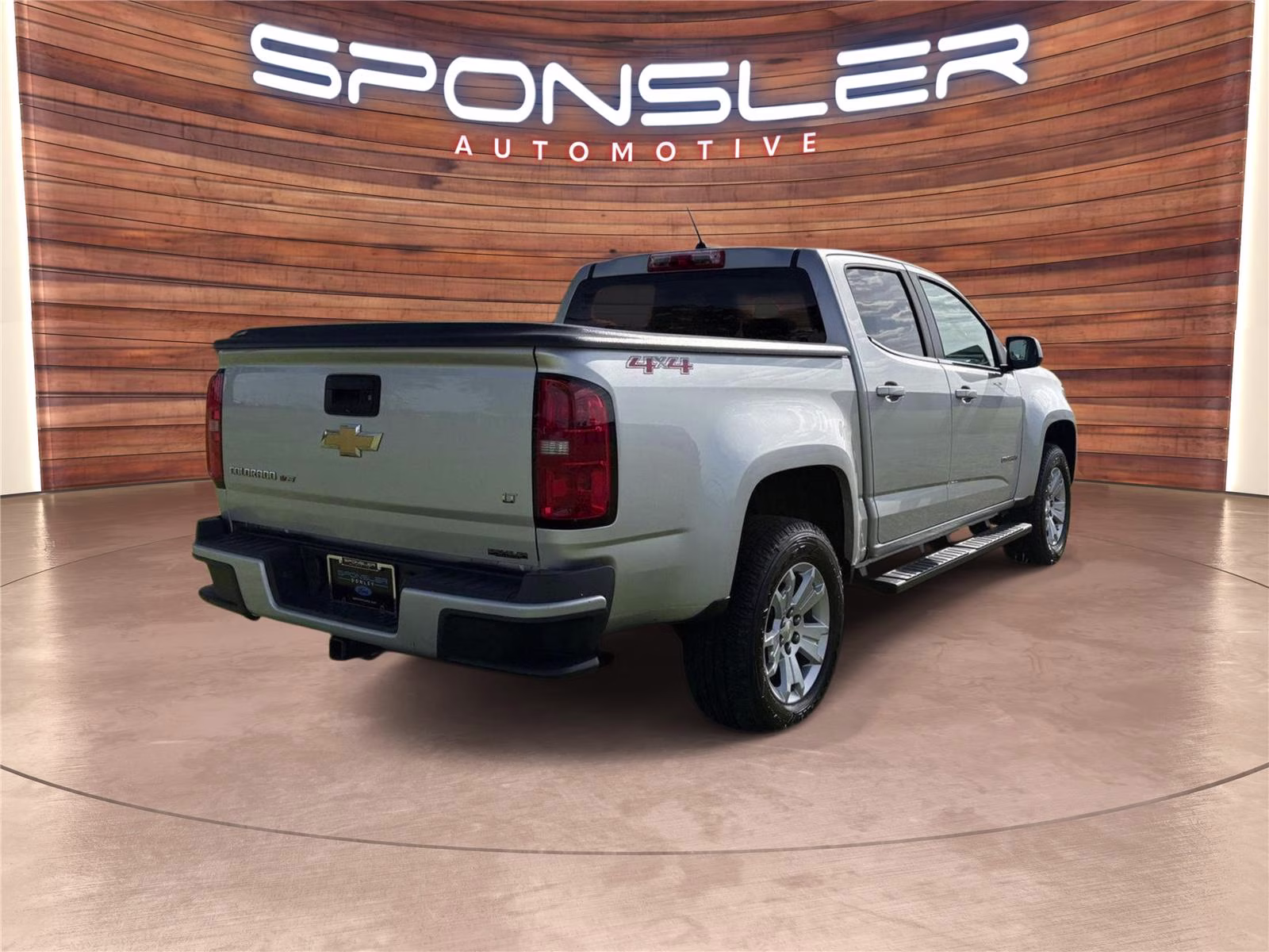2019 Silver Ice Metallic Chevrolet Colorado 4WD LT 4X4 Truck