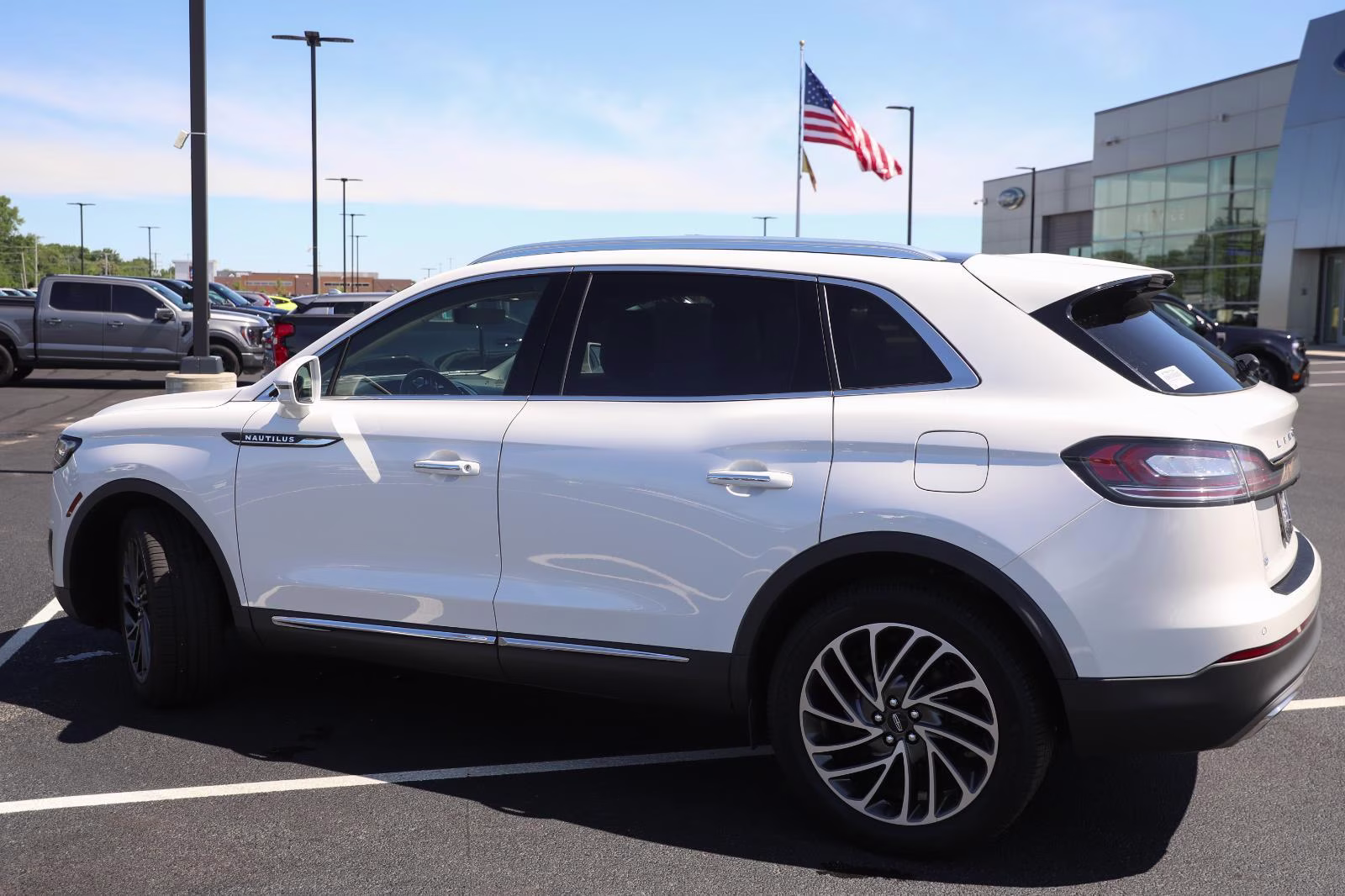2020 Pristine White Lincoln Nautilus Reserve AWD SUV