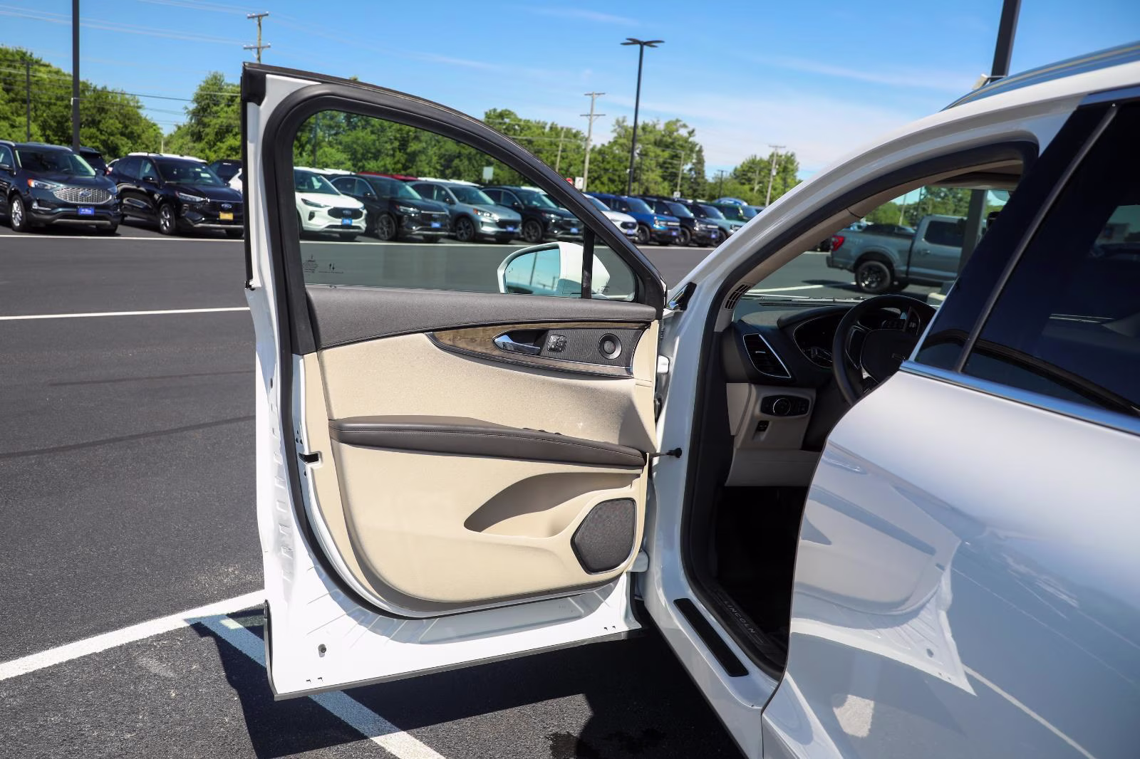 2020 Pristine White Lincoln Nautilus Reserve AWD SUV