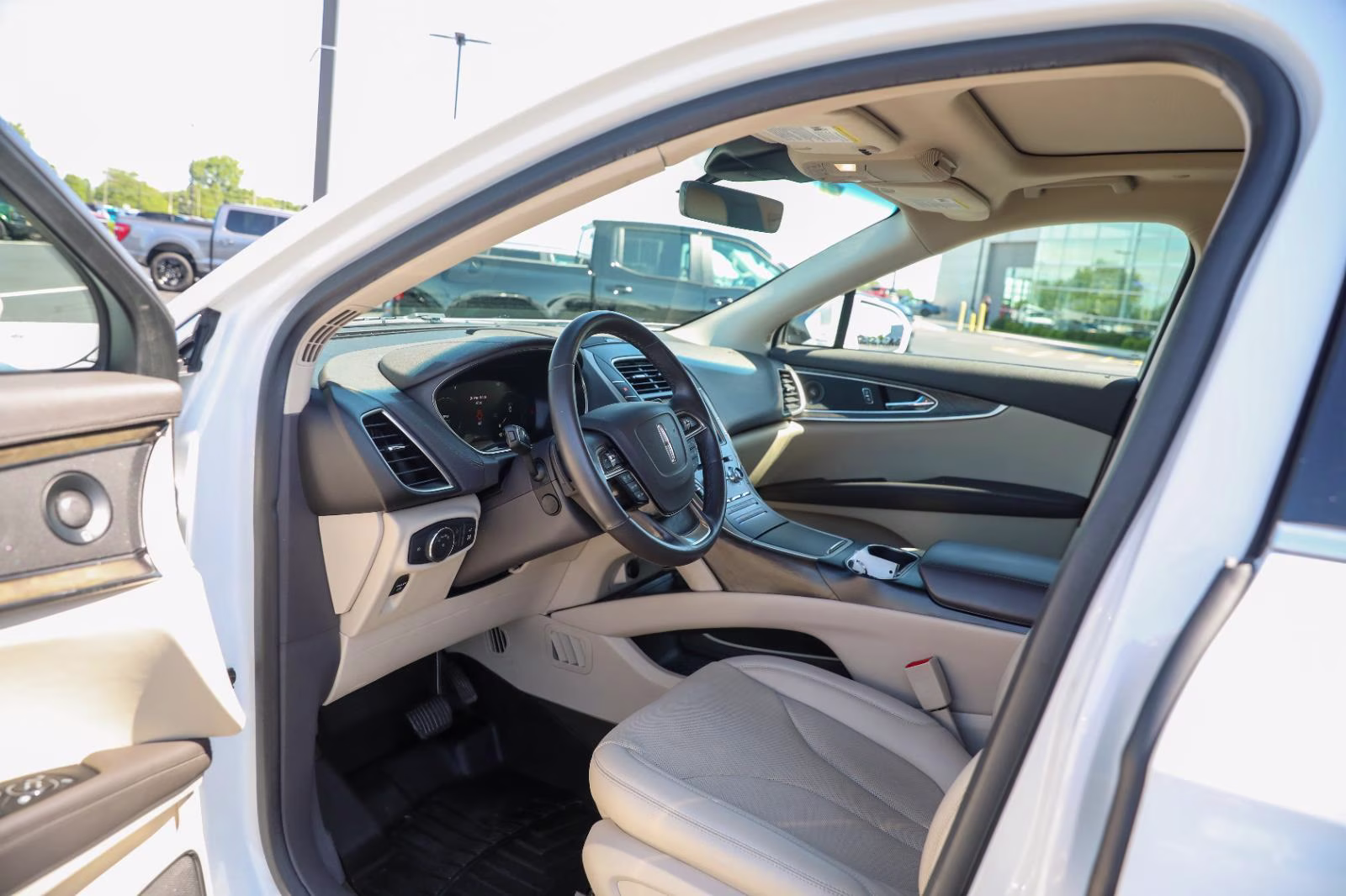 2020 Pristine White Lincoln Nautilus Reserve AWD SUV