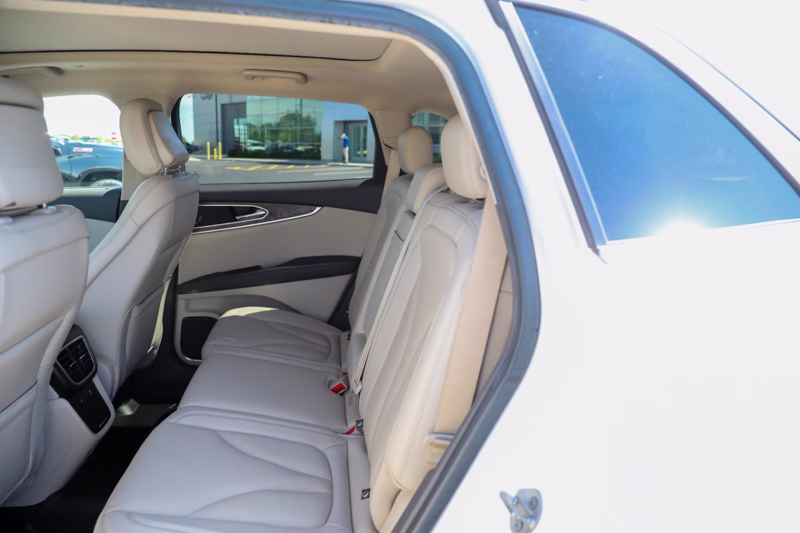2020 Pristine White Lincoln Nautilus Reserve AWD SUV