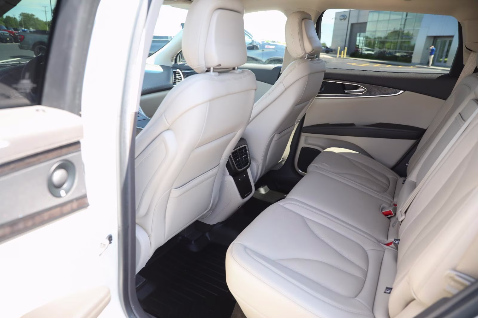 2020 Pristine White Lincoln Nautilus Reserve AWD SUV