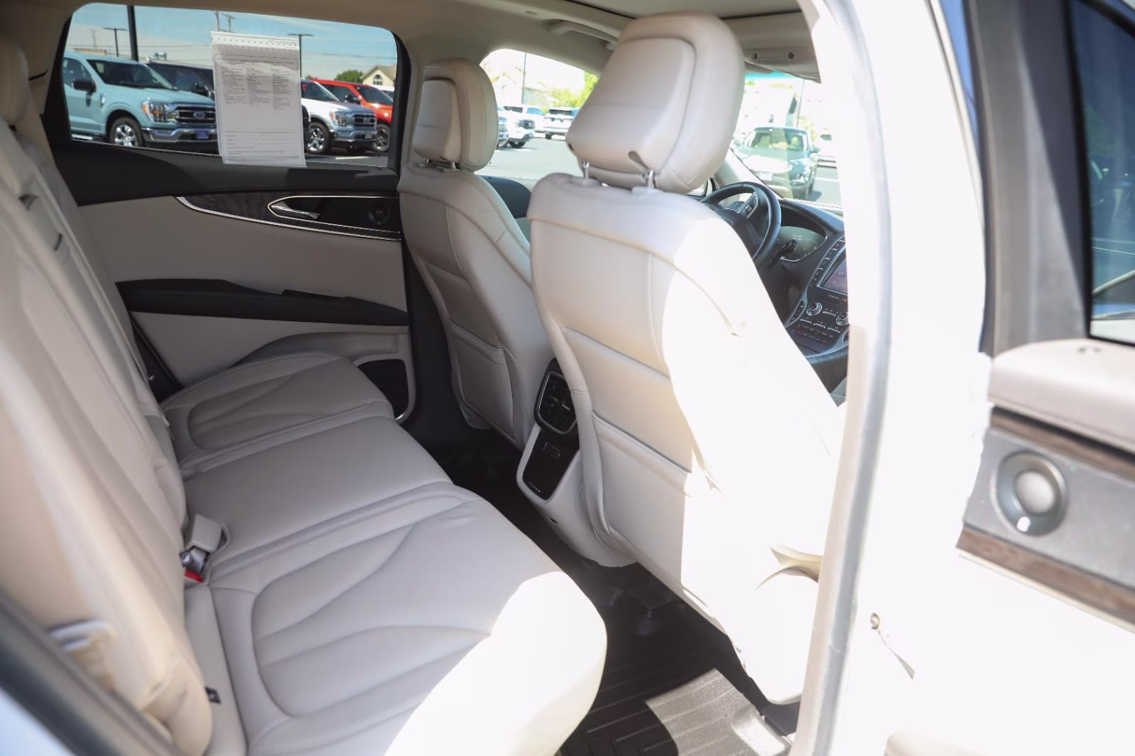 2020 Pristine White Lincoln Nautilus Reserve AWD SUV