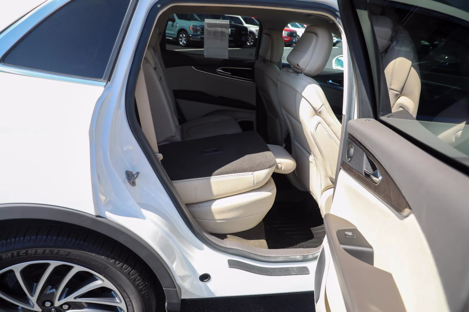 2020 Pristine White Lincoln Nautilus Reserve AWD SUV