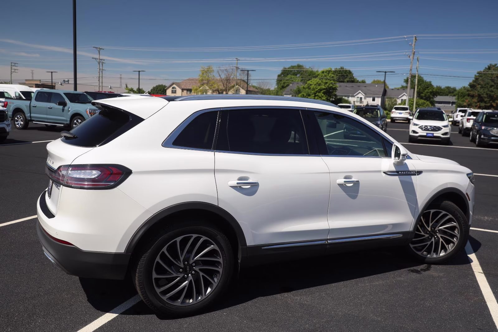 2020 Pristine White Lincoln Nautilus Reserve AWD SUV