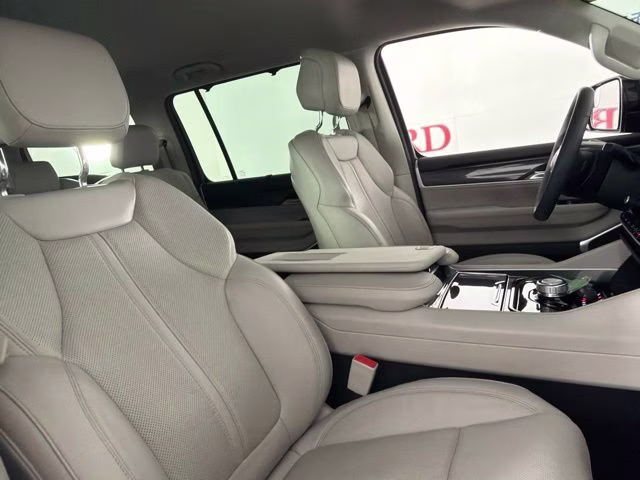 2023 Bright White Clearcoat Jeep Wagoneer Base RWD SUV