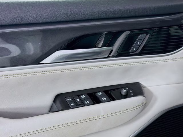 2023 Bright White Clearcoat Jeep Wagoneer Base RWD SUV
