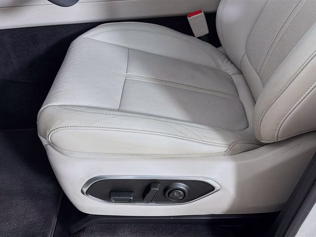 2023 Bright White Clearcoat Jeep Wagoneer Base RWD SUV