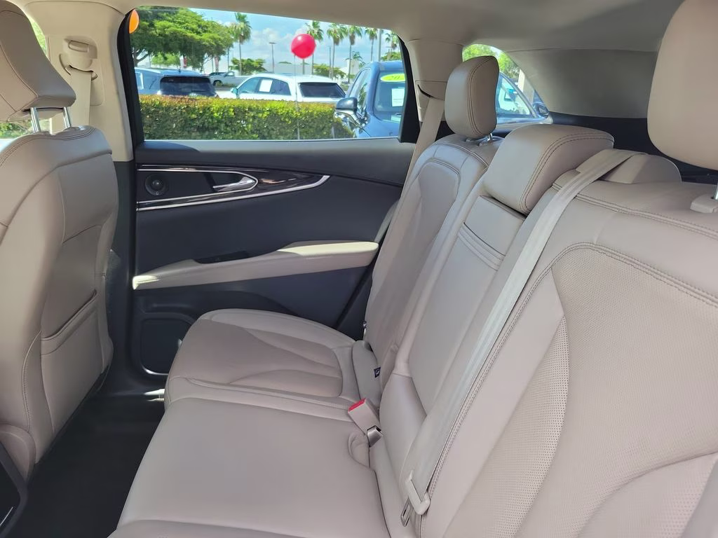2022 Pristine White Metallic Tri-Coat Lincoln Nautilus Reserve FWD SUV