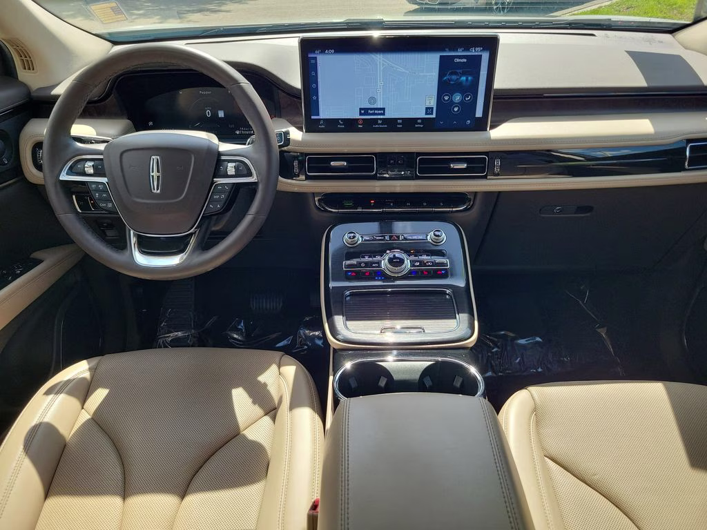 2022 Pristine White Metallic Tri-Coat Lincoln Nautilus Reserve FWD SUV
