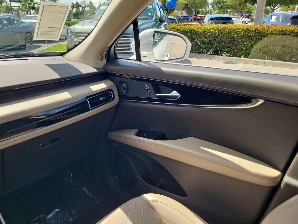 2022 Pristine White Metallic Tri-Coat Lincoln Nautilus Reserve FWD SUV