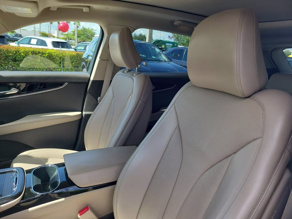 2022 Pristine White Metallic Tri-Coat Lincoln Nautilus Reserve FWD SUV