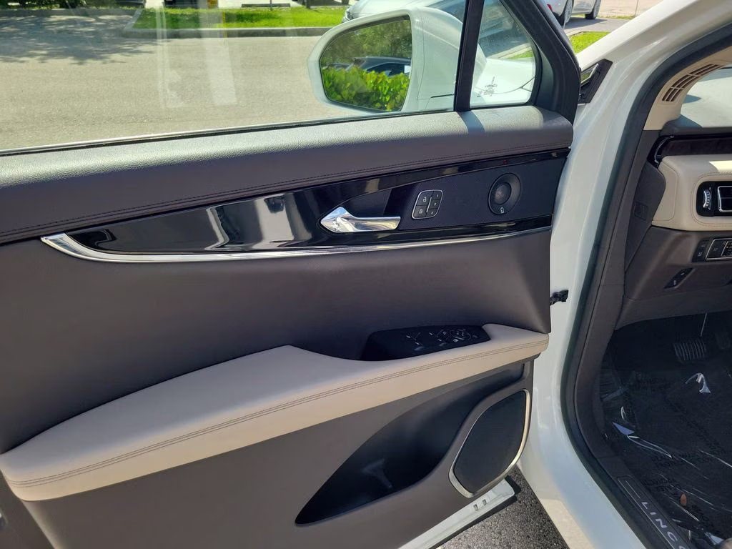 2022 Pristine White Metallic Tri-Coat Lincoln Nautilus Reserve FWD SUV