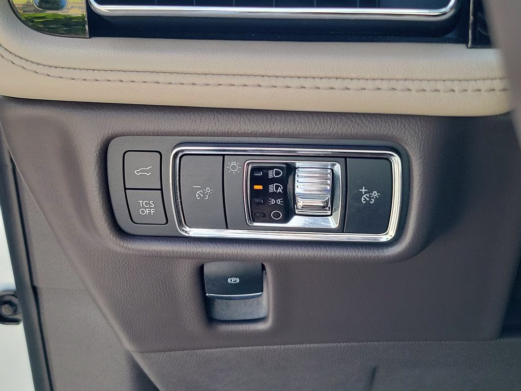 2022 Pristine White Metallic Tri-Coat Lincoln Nautilus Reserve FWD SUV