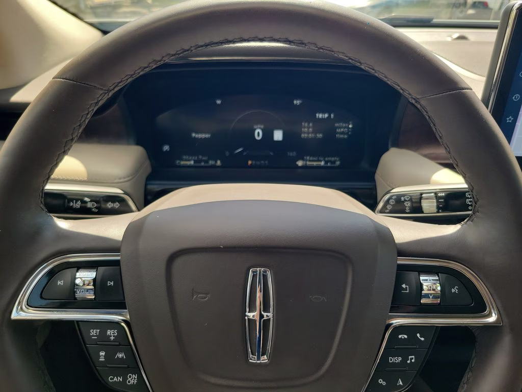 2022 Pristine White Metallic Tri-Coat Lincoln Nautilus Reserve FWD SUV