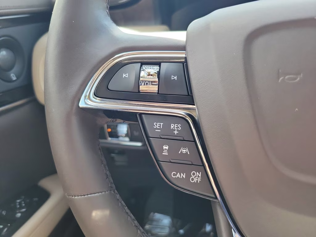2022 Pristine White Metallic Tri-Coat Lincoln Nautilus Reserve FWD SUV