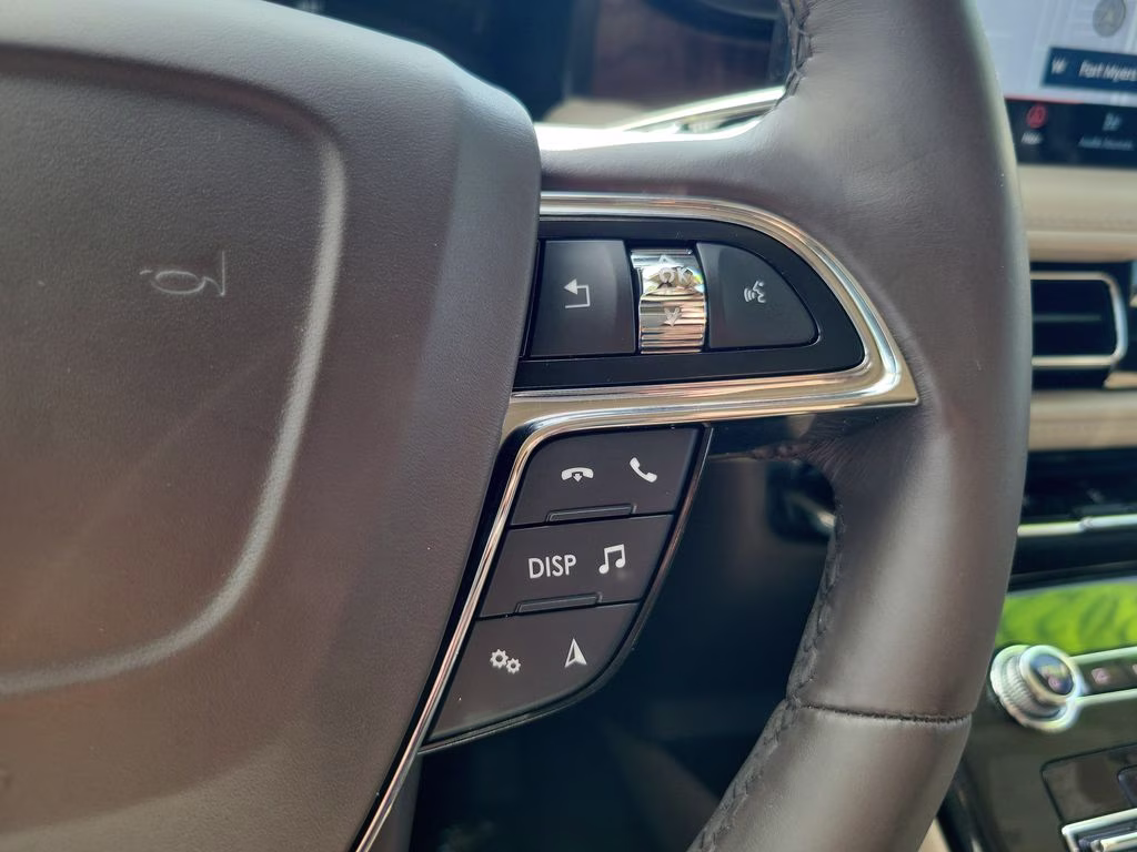 2022 Pristine White Metallic Tri-Coat Lincoln Nautilus Reserve FWD SUV