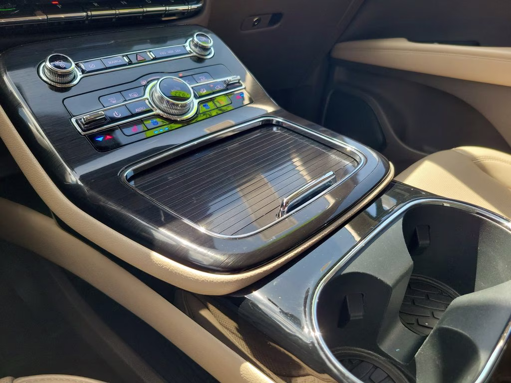 2022 Pristine White Metallic Tri-Coat Lincoln Nautilus Reserve FWD SUV