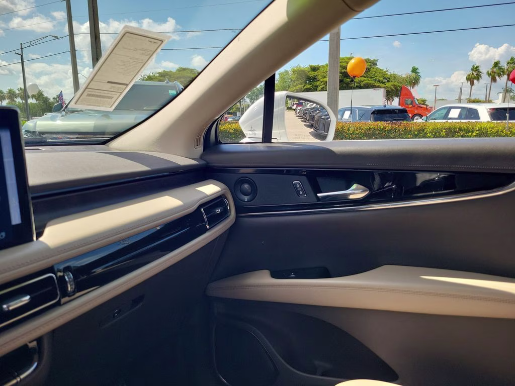 2022 Pristine White Metallic Tri-Coat Lincoln Nautilus Reserve FWD SUV
