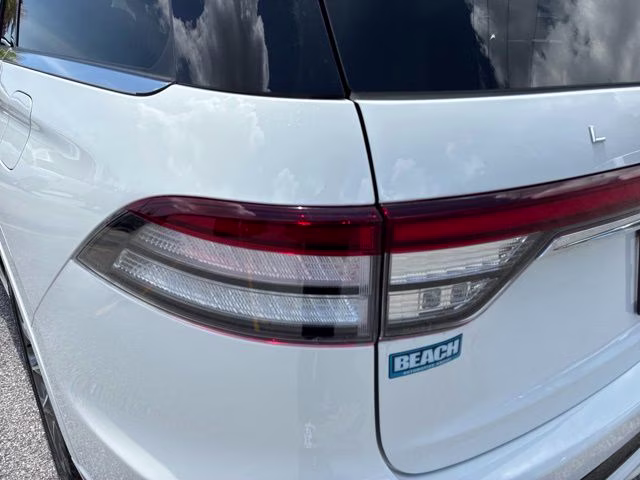 2020 White Metallic Lincoln Aviator Grand Touring AWD SUV