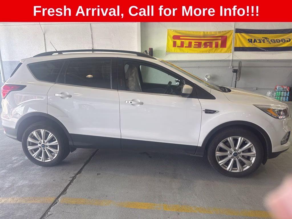 2019 Oxford White Ford Escape SEL 4X4 SUV