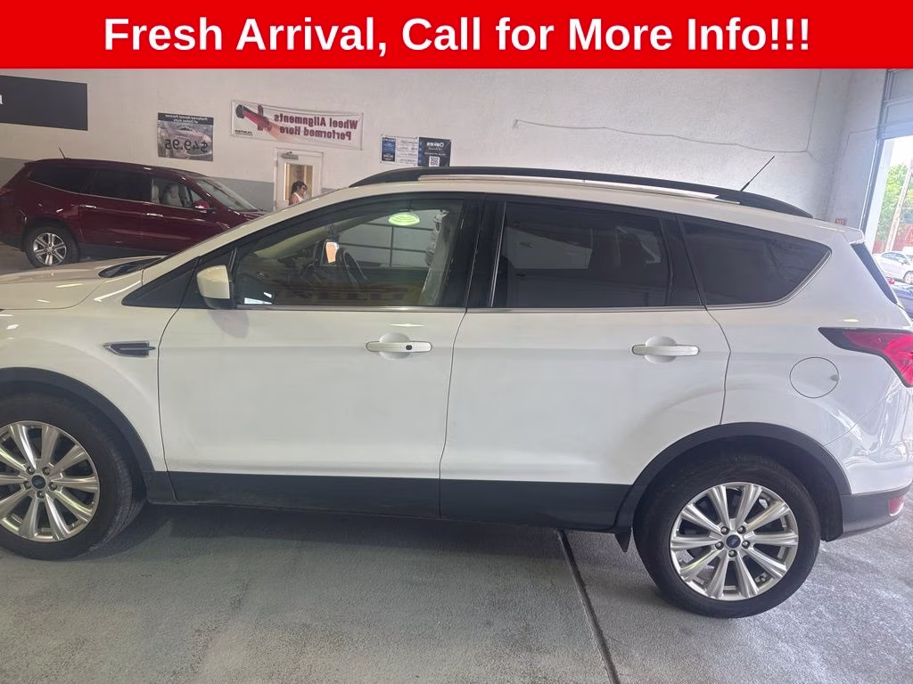 2019 Oxford White Ford Escape SEL 4X4 SUV