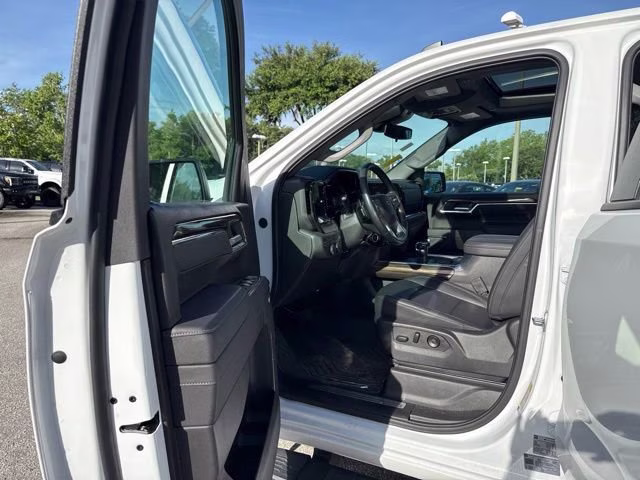 2025 Summit White Chevrolet Silverado 1500 RST Crew Cab Pickup 4X4 Truck