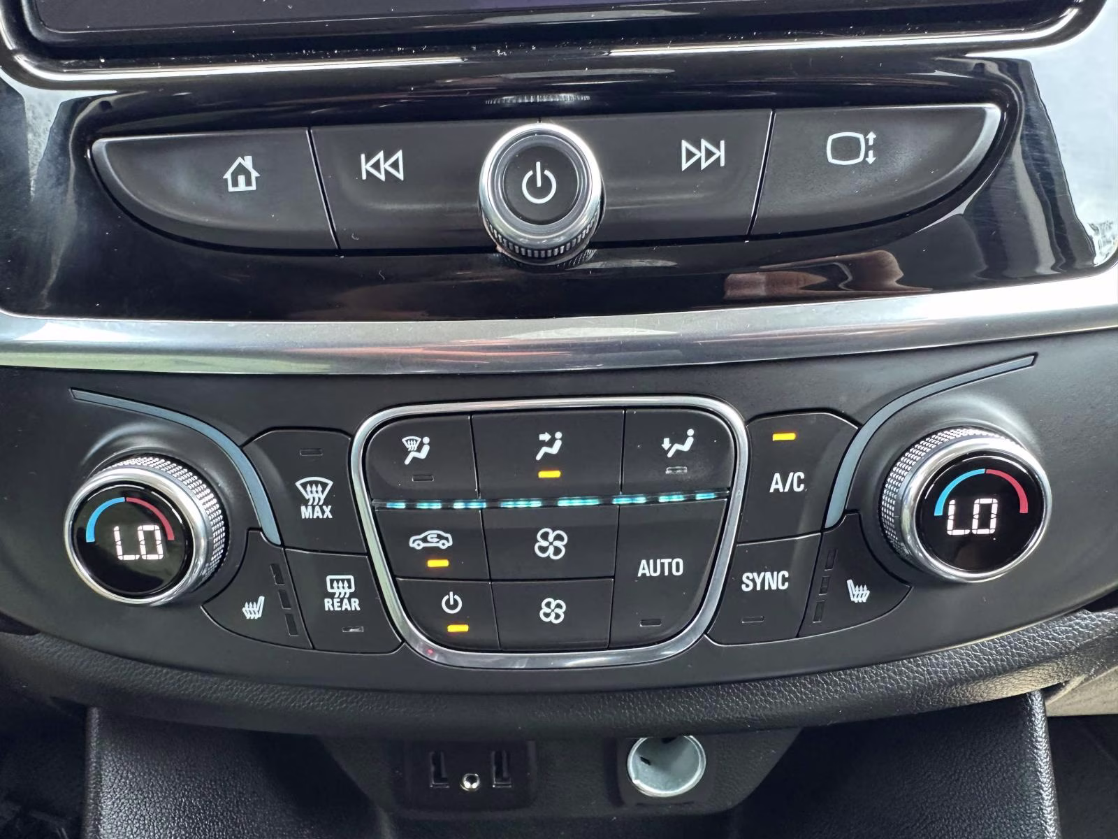 2021 Mosaic Black Metallic Chevrolet Traverse AWD 4dr LT Cloth w/1LT AWD SUV