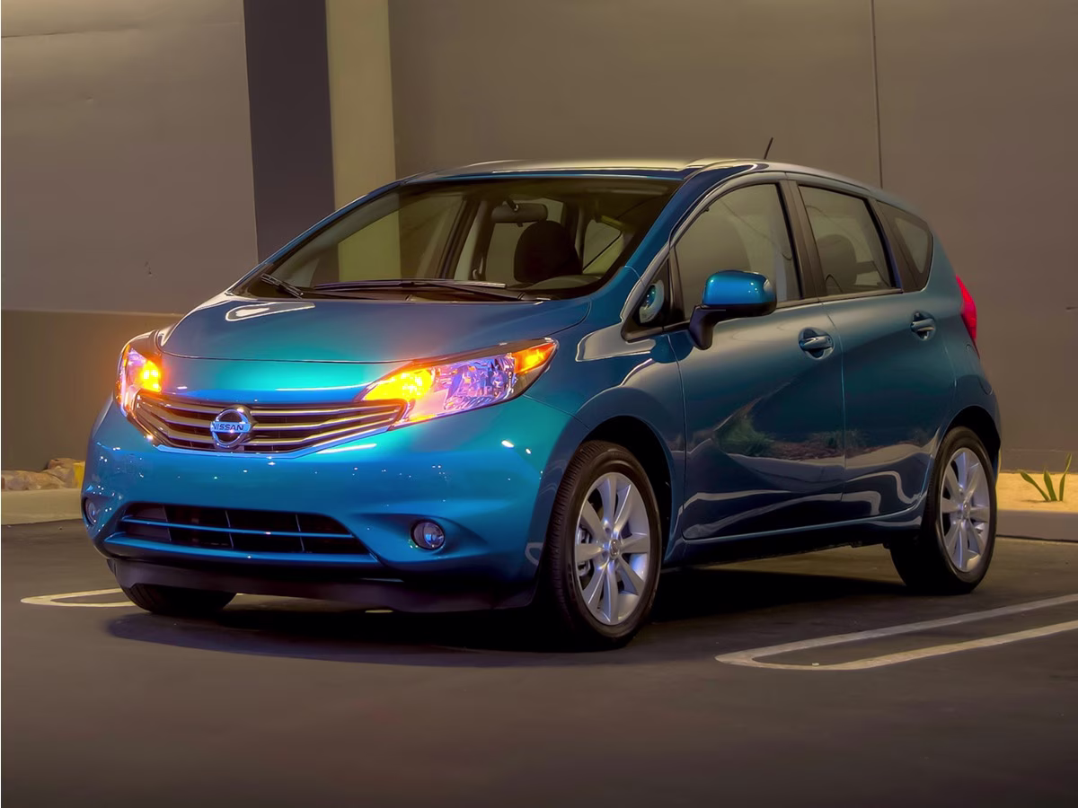 2016 Fresh Powder Nissan Versa Note SV FWD Hatchback