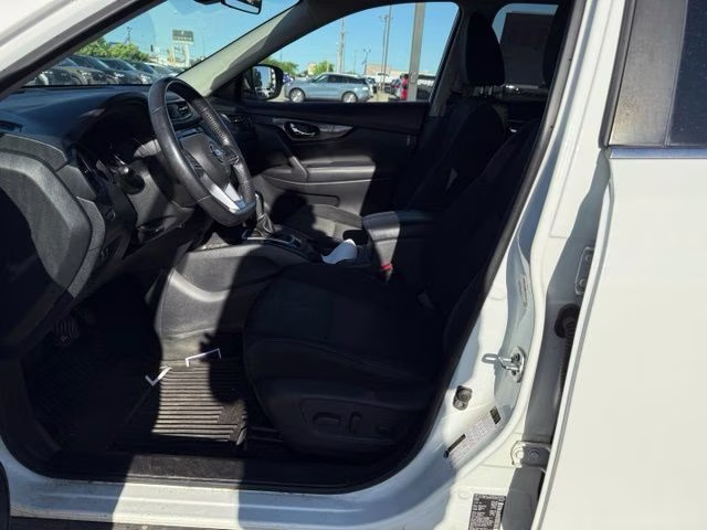 2019 Glacier White Nissan Rogue SV AWD SUV