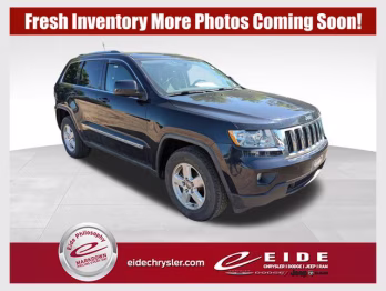 2011 Blackberry Pearlcoat Jeep Grand Cherokee Laredo 4X4 SUV