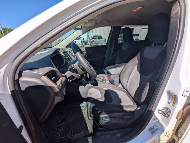 2016 Bright White Clearcoat Jeep Cherokee Sport 4X4 SUV