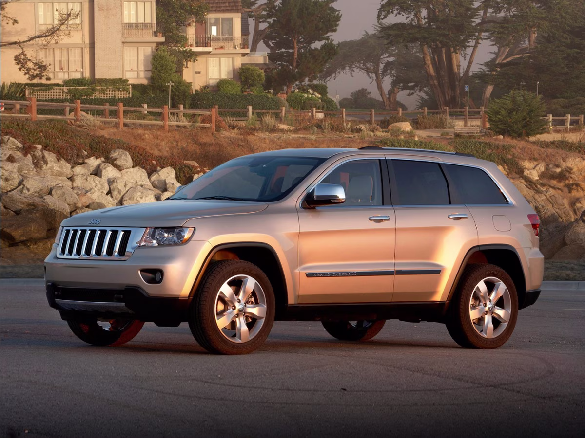 2011 Blackberry Pearlcoat Jeep Grand Cherokee Laredo 4X4 SUV